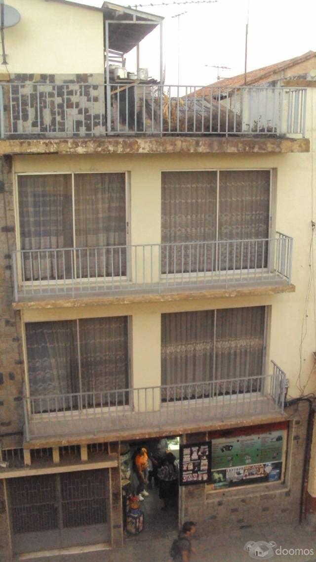 VENDO BONITA CASA COMERCIAL CENTRO DE CUENCA — foto 1
