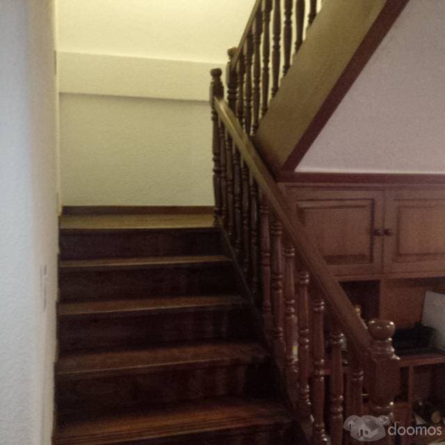 AMPLIA Y BONITA CASA CON ACABADOS DE MADERA — foto 2