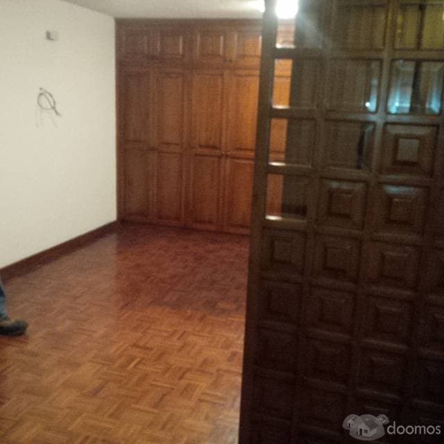 AMPLIA Y BONITA CASA CON ACABADOS DE MADERA — foto 7