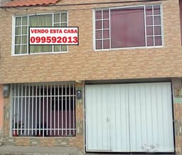 OPORTUNIDAD HERMOSA CASA DE 3 PISOS EN CAYAMBE