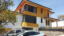 AMPLIA Y CONFORTABLE CASA EN CONJUNTO CERRADO EN EL MEJOR SECTOR DE CUMBAYA