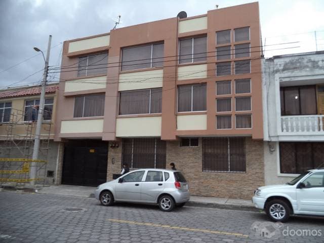 VENDO CASA CON ACABADOS DE PRIMERA EN LA CDLA. IMBAYA — foto 1