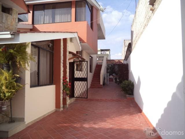 VENDO BONITA CASA AMOBLADA EN OTAVALO — foto 1