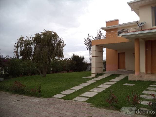 VENDO LUJOSA CASA EN PINSAQUI — foto 2