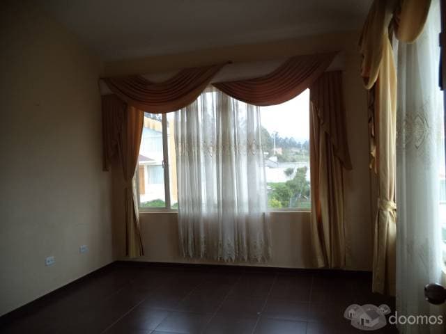 VENDO LUJOSA CASA EN PINSAQUI — foto 4