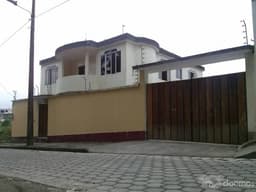 Vendo gran inmueble 305m2 hermoso sector para familiar a 50m del parque de la juventud