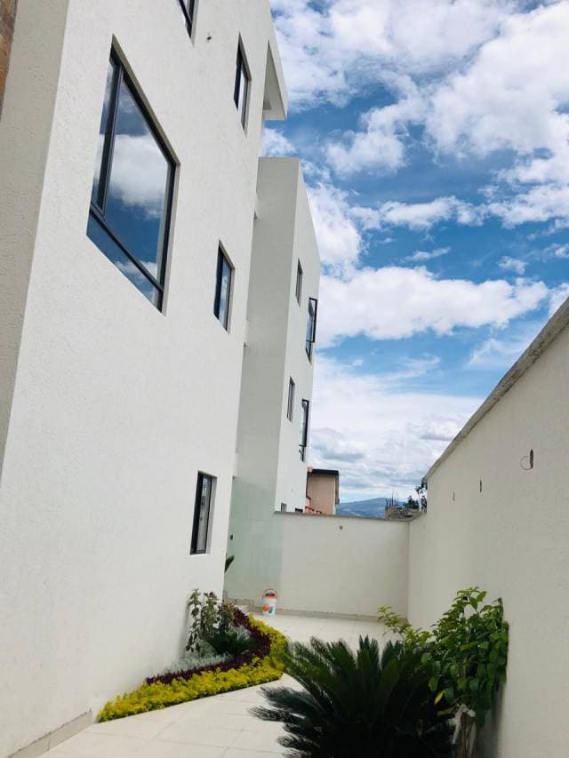 departamento de venta tumbaco — foto 1
