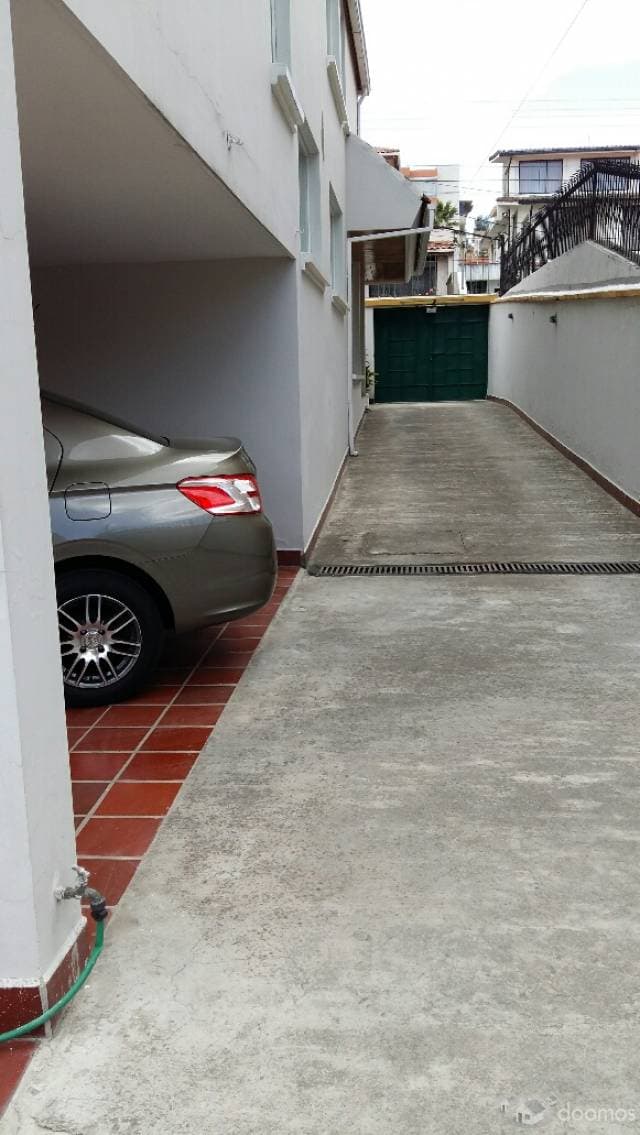 VENDO CASA CERCA DE EMBAJADA AMERICANA — foto 4