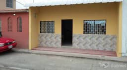 VENDO CASA EN MUCHO LOTE