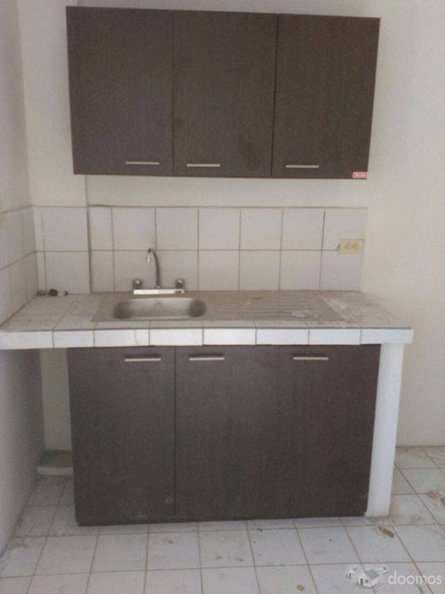 VENDO HERMOSA CASA MITAD DEL MUNDO — foto 1