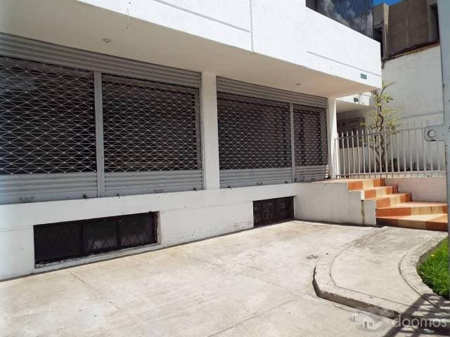 Local comercial 180 m2 — foto 1