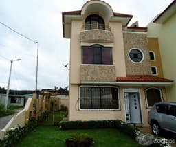 Bonita casa bien ubicada / Ambato / Entrada a Atahualpa