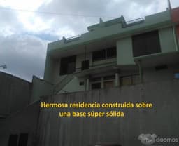 DE OPORTUNIDAD SE VENDE AMPLIA Y ELEGANTE CASA RENTERA EN EL CENTRO DE SANTO DOMINGO DE LOS COLORADOS