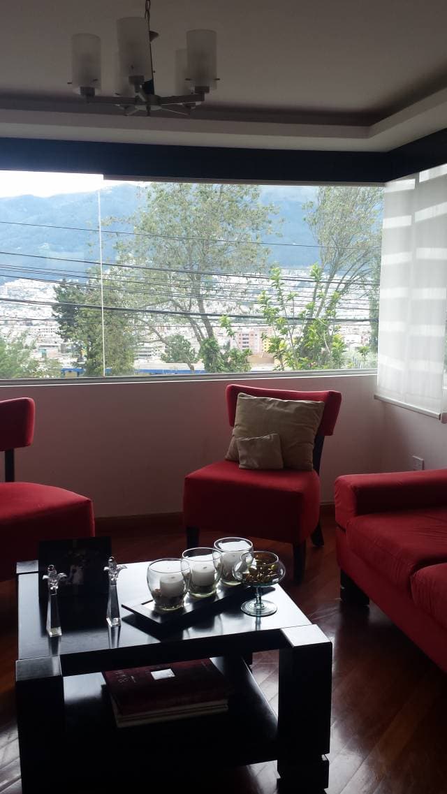 DE OPORTUNIDAD CASA EN QUITO COMODA AMPLIA CERCA DE COLEGIOS — foto 1