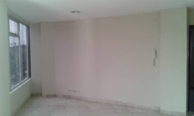 Alquilo excelente Oficina en Kennedy Norte — foto 2