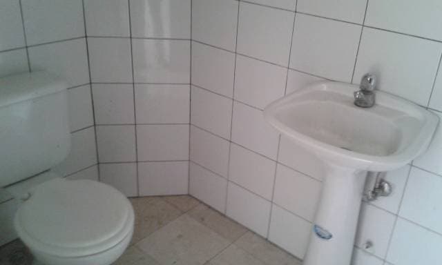 Alquilo excelente Oficina en Kennedy Norte — foto 3