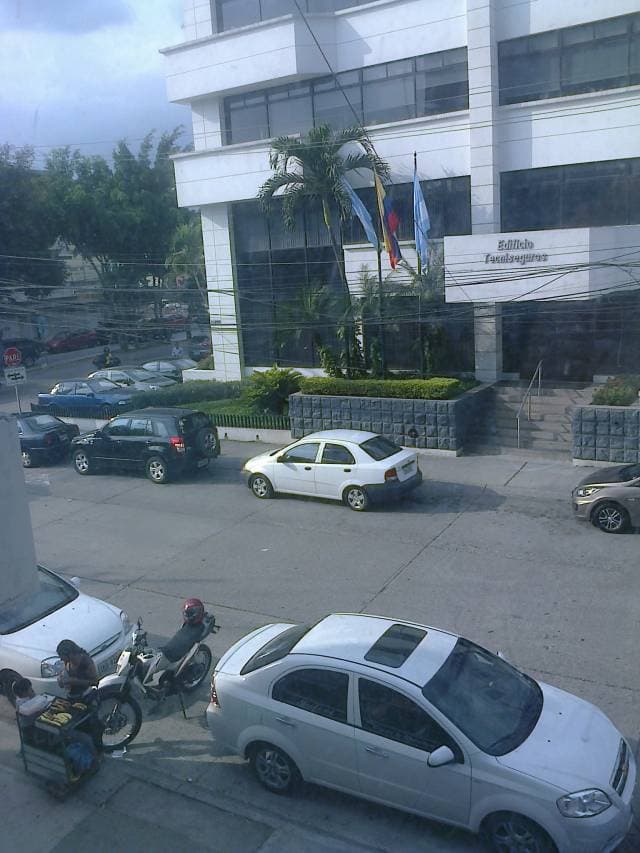 Alquilo excelente Oficina en Kennedy Norte — foto 4