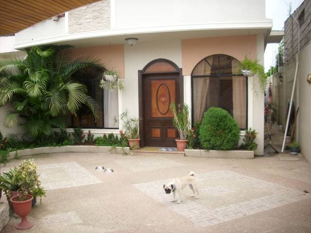 Casa de dos plantas con garage