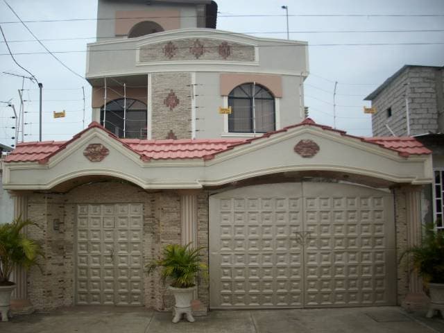 Casa de dos plantas con garage — foto 2