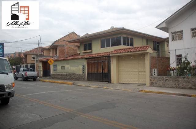 AMPLIA Y FUNCIONAL CASA RENTERA POR LA FERIA LIBRE — foto 3