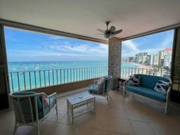 Vendo Dpto Remodelado en Corazon del Malecon de Salinas con Hermosa Vista