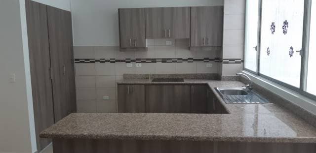 Lindo departamento seminuevo en edificio seguro, sector Selva Alegre, 93.44 m2 — foto 3