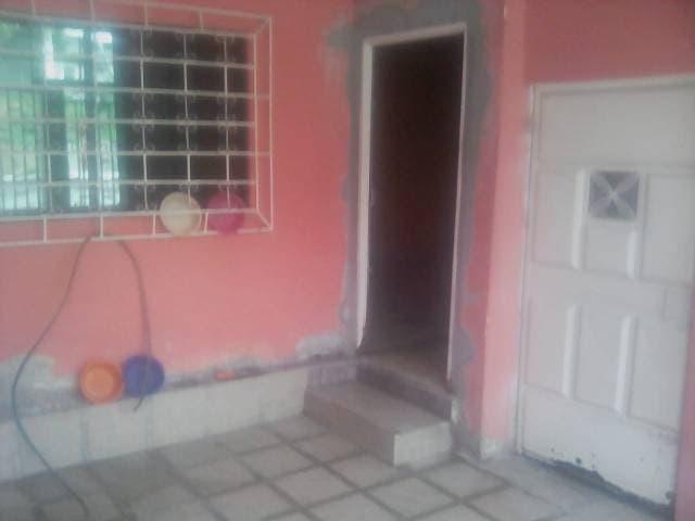 De oportunidad venta de casa con local comercial — foto 2