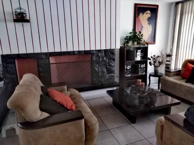 Casa dos plantas Mariana de Jesús incluye 2 minidepartamentos — foto 3