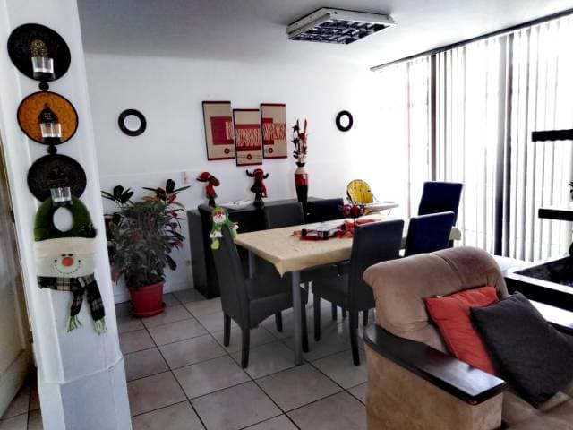 Casa dos plantas Mariana de Jesús incluye 2 minidepartamentos — foto 8