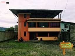 CASA RENTERA CON AMPLIO PATIO / EN PUYO