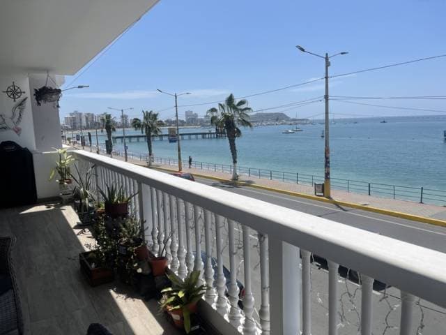 Vendo Amplio Deaprtamento en el Malecon de Salinas — foto 1