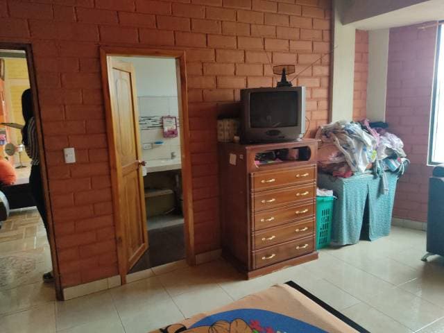 EN VENTA CASA CON TERRENO — foto 3
