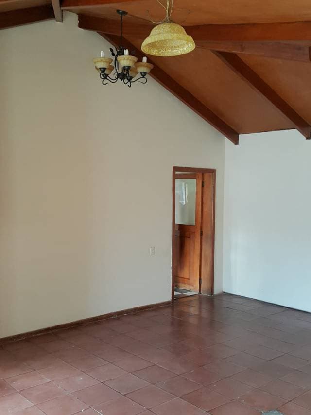 HERMOSA CASA EN VENTA EN LA CUIDAD DE IBARRA — foto 4