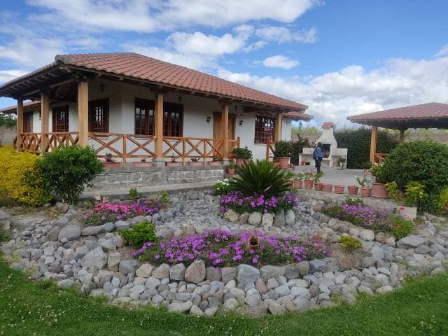 VENDO HERMOSA PROPIEDAD EN ATUNTAQUI — foto 3