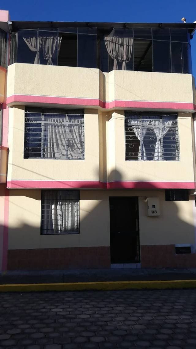 ARRIENDO CASA COMPLETA EN CONJUNTO ALTOS DE HIERBA BUENA — foto 2