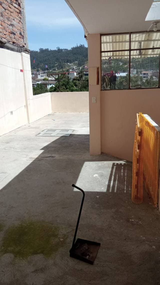 DE OPORTUNIDAD SE VENDE CASA EN OTAVALO — foto 2