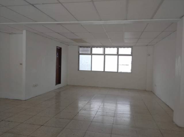 Se alquilan oficinas y bodegas — foto 2