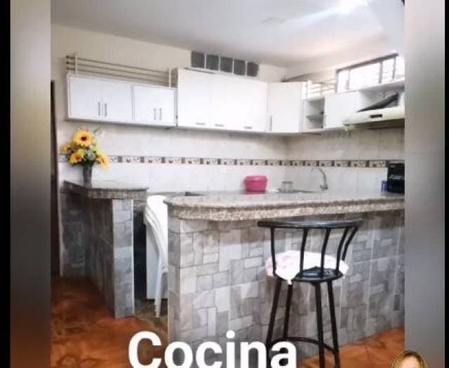 Casa de dos pisos con terraza en venta, Manta — foto 3