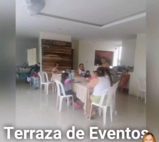 Casa de dos pisos con terraza en venta, Manta — foto 7