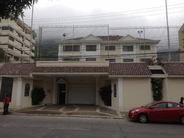 CDLA LOS OLIVOS. Av Leopoldo Carrera vendo edificio comercial — foto 1
