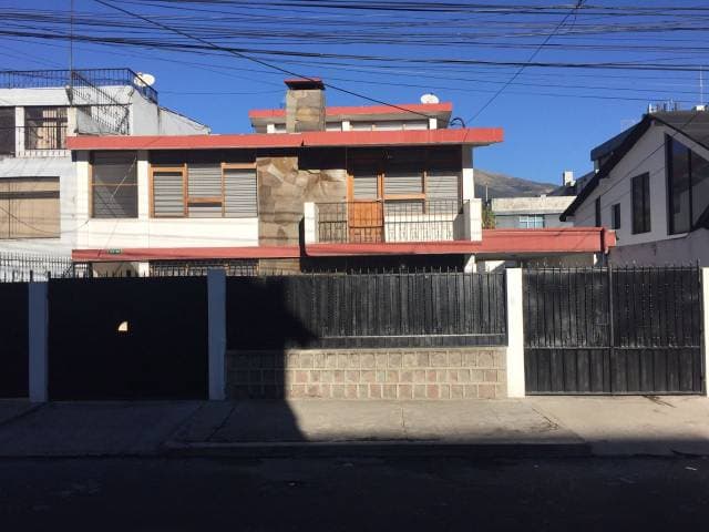 Departamento de 3 desniveles sector UDLA-Quicentro — foto 1