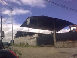 TERRENO 907 mtrs/2 CON VIVIENDA, OFICINA, GALPON SECTOR GUAMANI QUITO