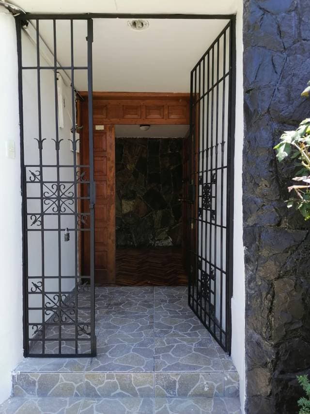 ARRIENDO COMODO DEPARTAMENTO SECTOR LA KENNEDY NORTE DE QUITO — foto 4