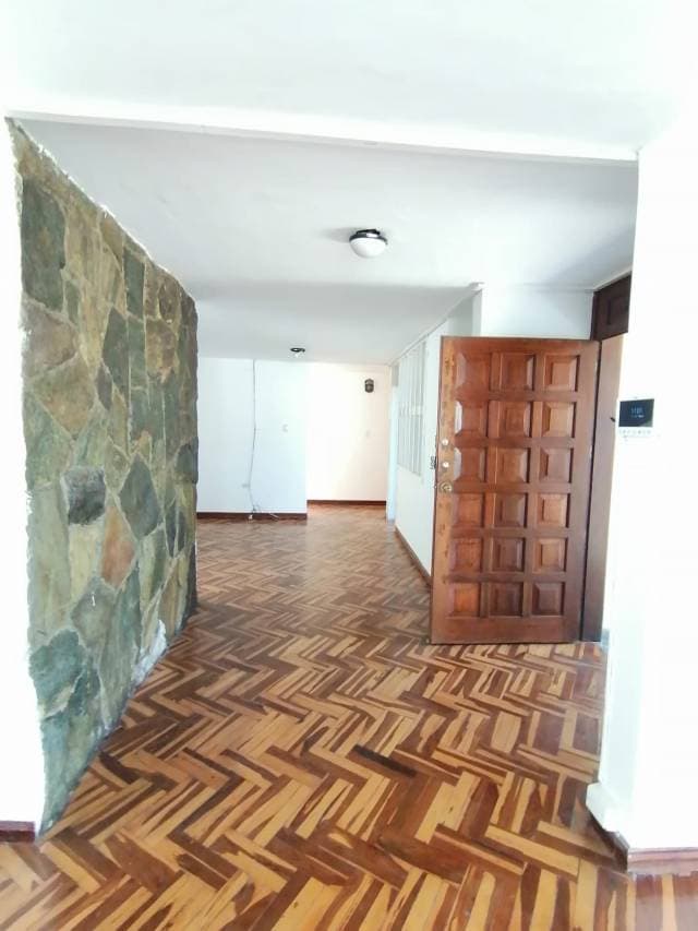 ARRIENDO COMODO DEPARTAMENTO SECTOR LA KENNEDY NORTE DE QUITO — foto 5