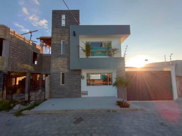 VENTA DE CASA NUEVA SECTOR NORTE DE QUITO — foto 1
