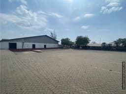 ¡Se vende bodega con amplio terreno en Guayaquil Vía Daule Inmaconsa!