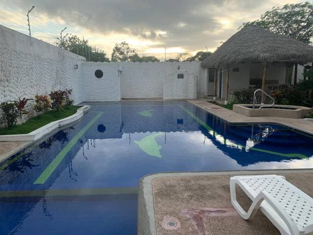 Vendo Departamento Amoblado Tonsupa Esmeraldas — foto 1