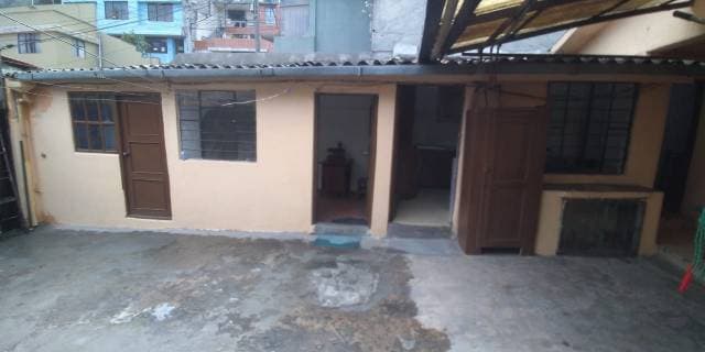 Venta de propiedad Tola baja Centro de Quito — foto 1