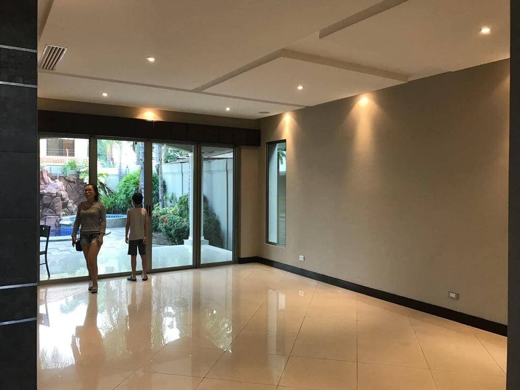 VILLA DISPONIBLE DE ALQUILER, VÍA SAMBORONDON — foto 1