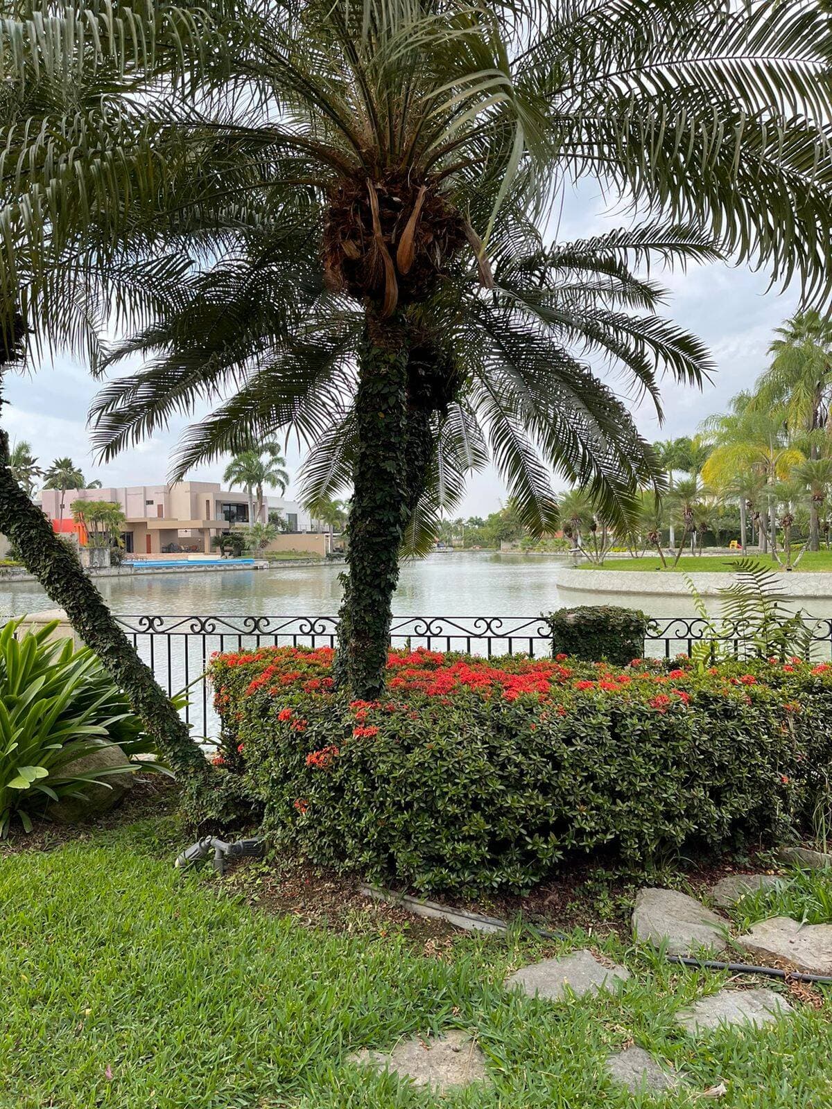 LINDA VILLA EN CASTELAGO CON VISTA AL LAGO — foto 3